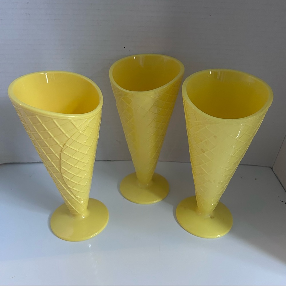 8” waffle cone ice cream cup 3 pcs - YELLOW